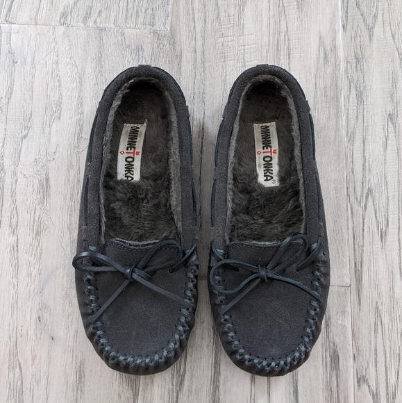 Minnetonka Moccasins - Picture 6 of 9